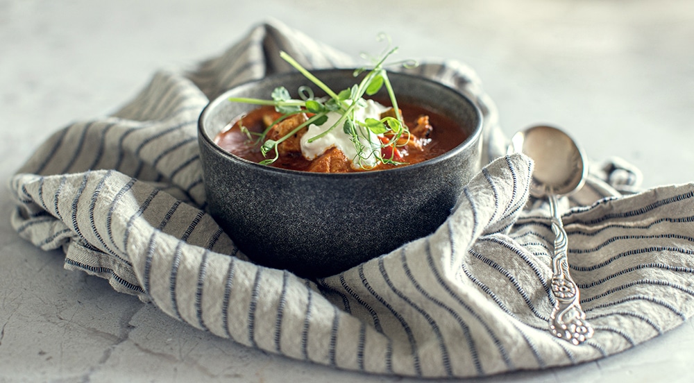 En kycklinggryta med ajvar och vitostkräm
